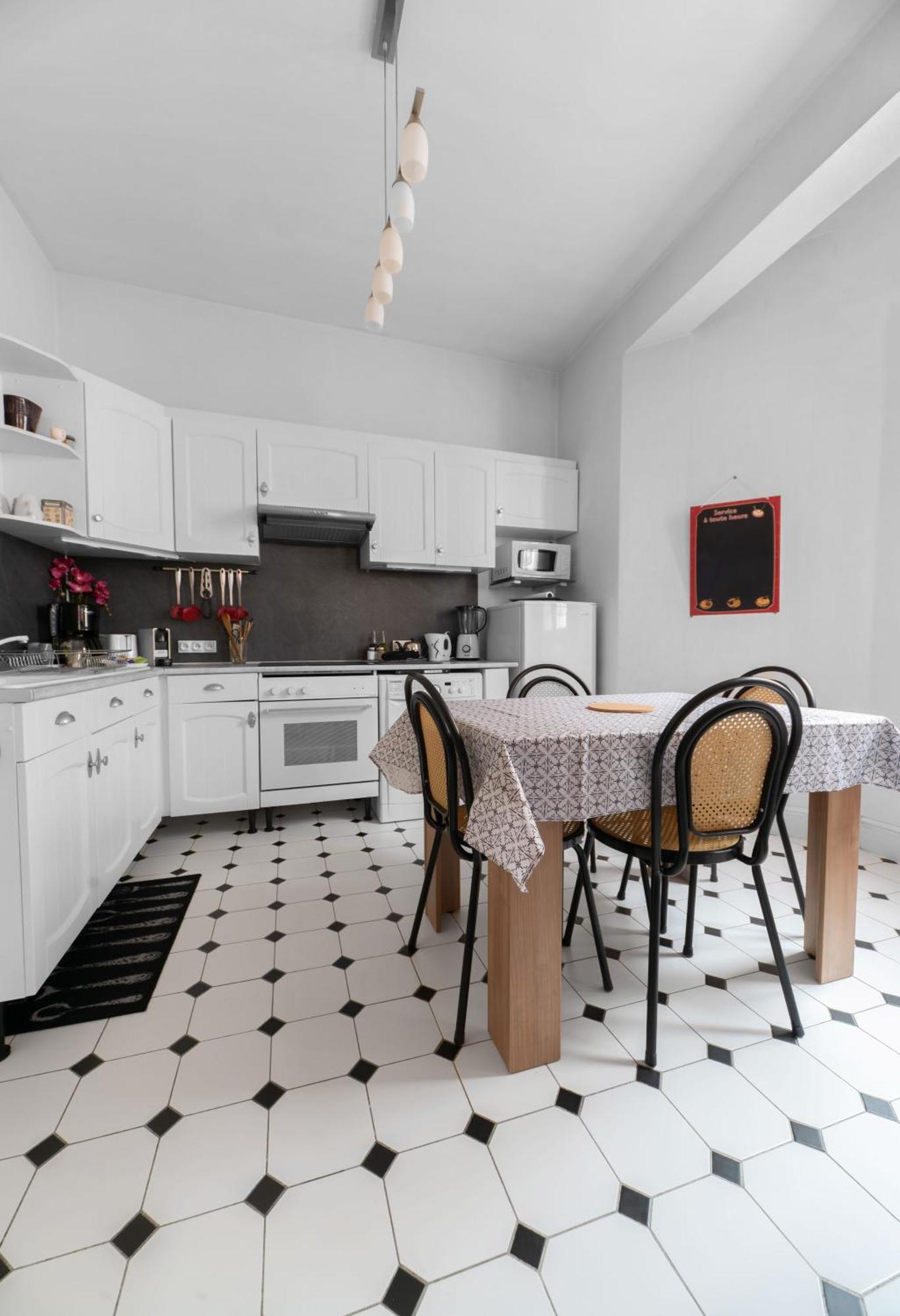 Le Lasteyras - Appartement Charmant En Centre Ville Виши Экстерьер фото