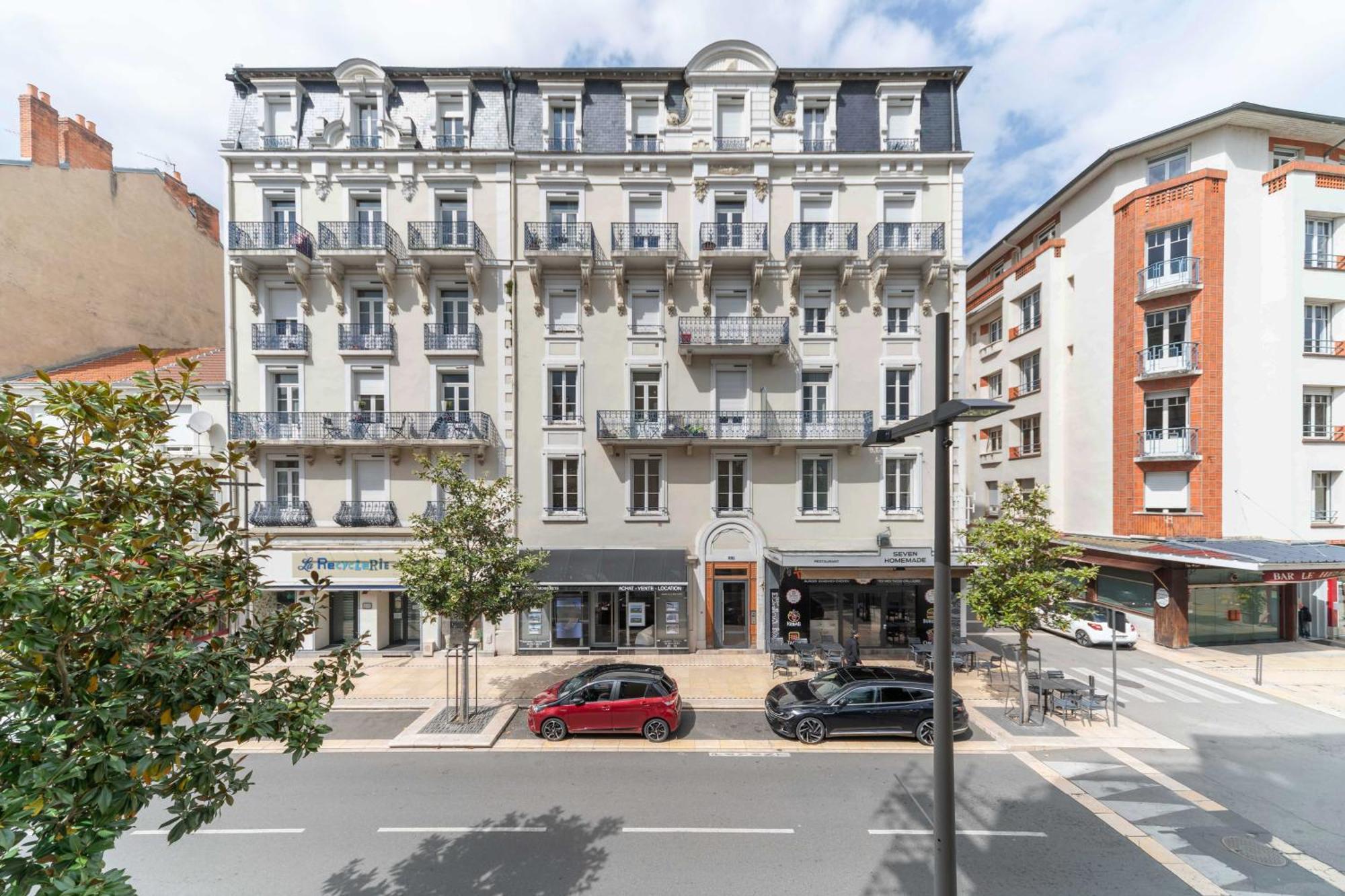 Le Lasteyras - Appartement Charmant En Centre Ville Виши Экстерьер фото