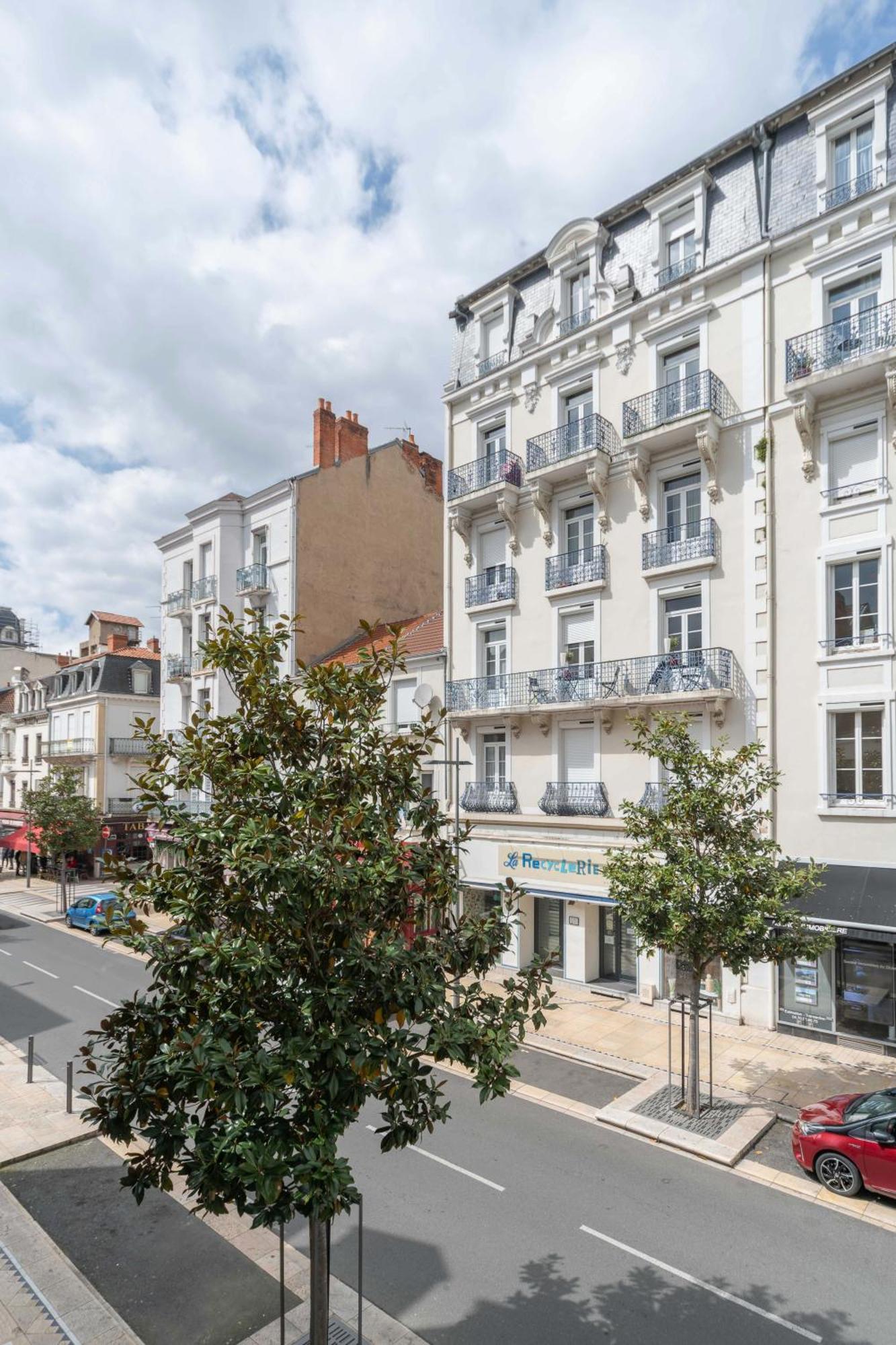 Le Lasteyras - Appartement Charmant En Centre Ville Виши Экстерьер фото